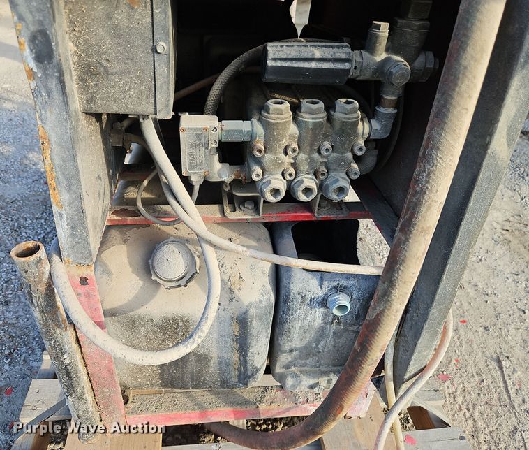 image for item EI8679 Hotsy 980A pressure washer