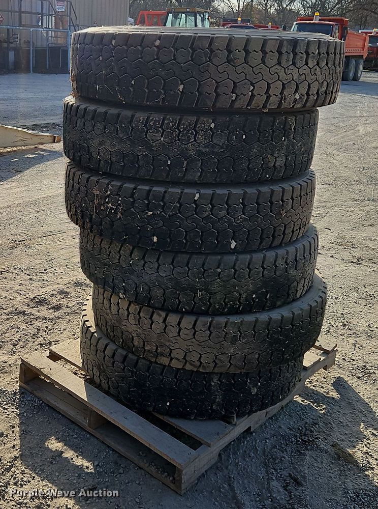 image for item EI8680 (6) Firestone 295/75R22.5 tires