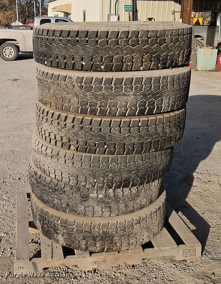 image for item EI8680 (6) Firestone 295/75R22.5 tires