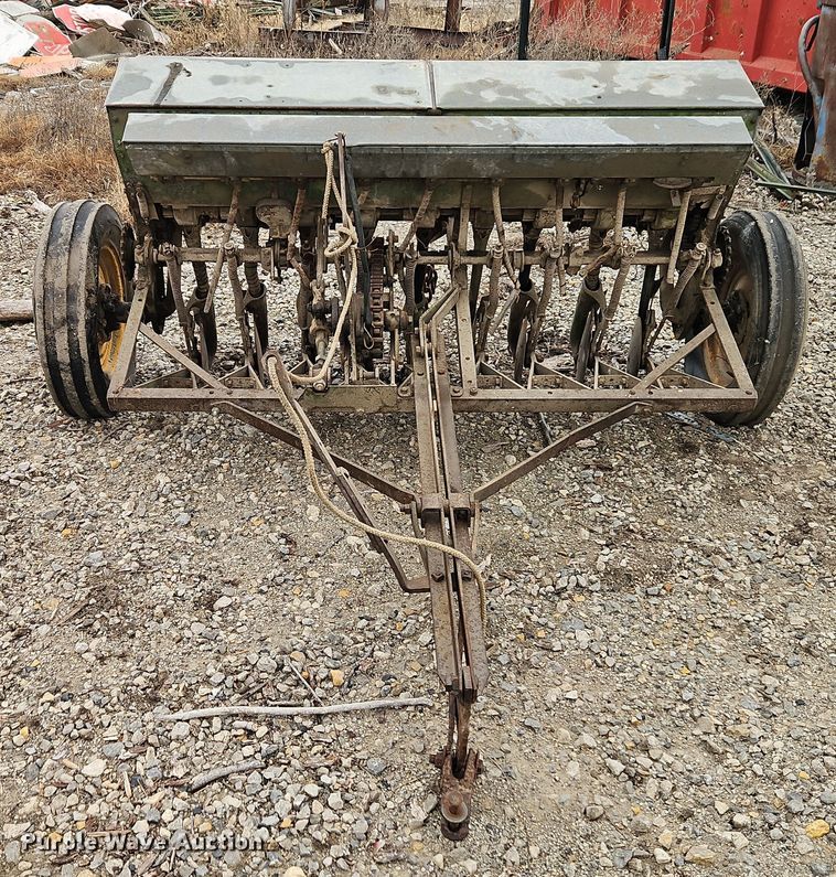 image for item EI8682 John Deere grain drill