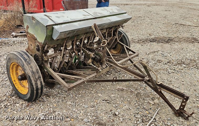 image for item EI8682 John Deere grain drill