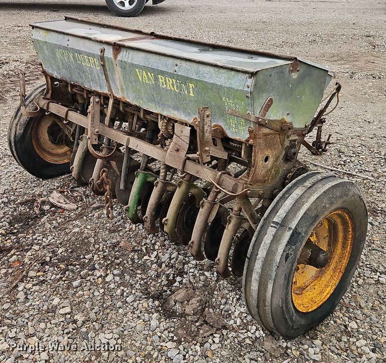 image for item EI8682 John Deere grain drill
