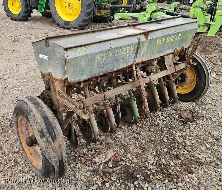 image for item EI8682 John Deere grain drill