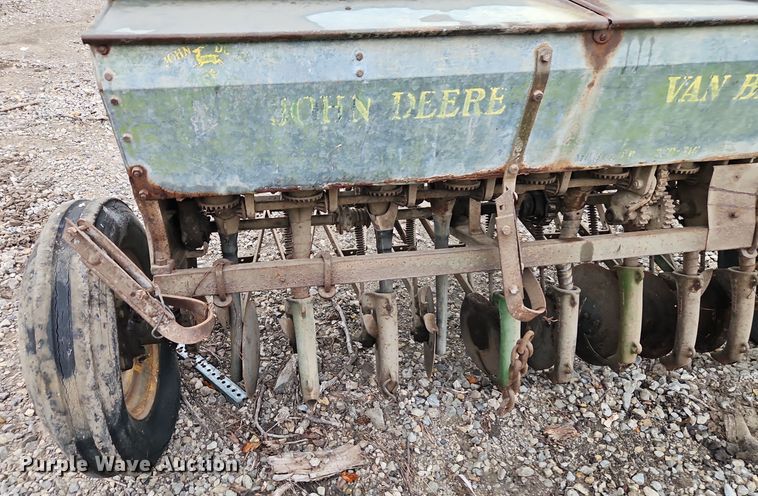 image for item EI8682 John Deere grain drill