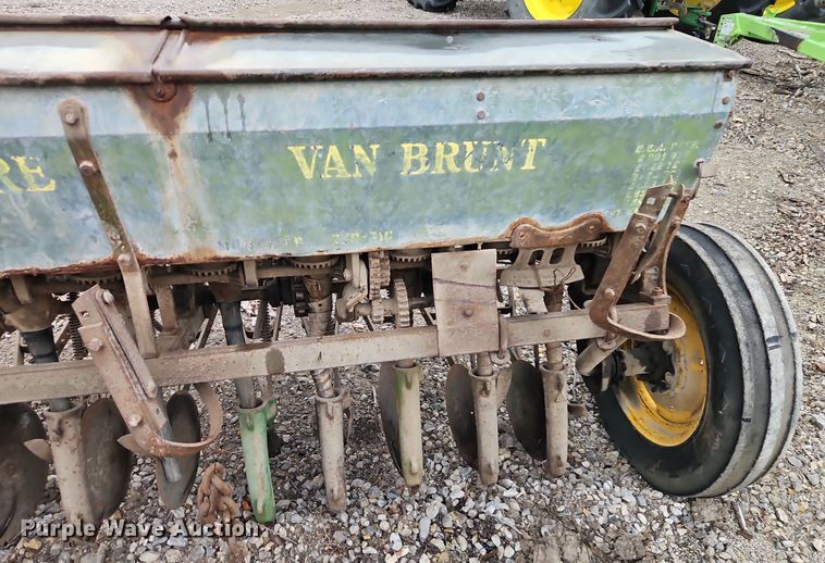 image for item EI8682 John Deere grain drill