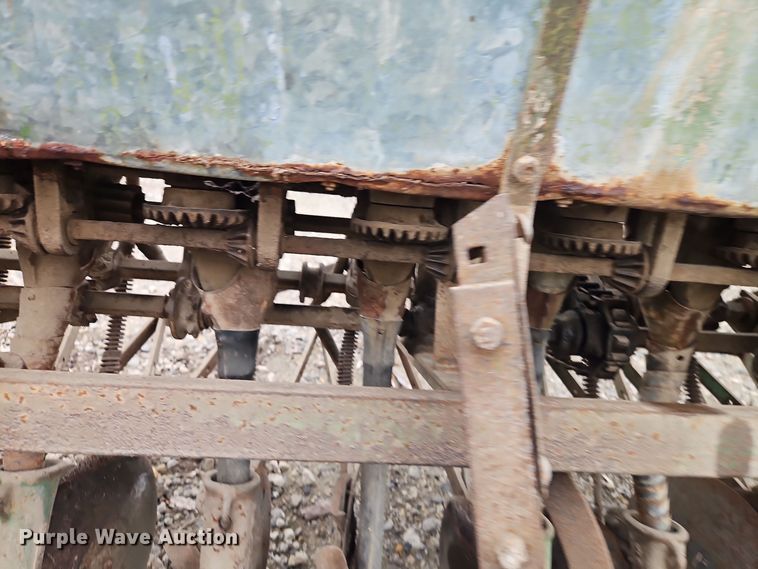 image for item EI8682 John Deere grain drill