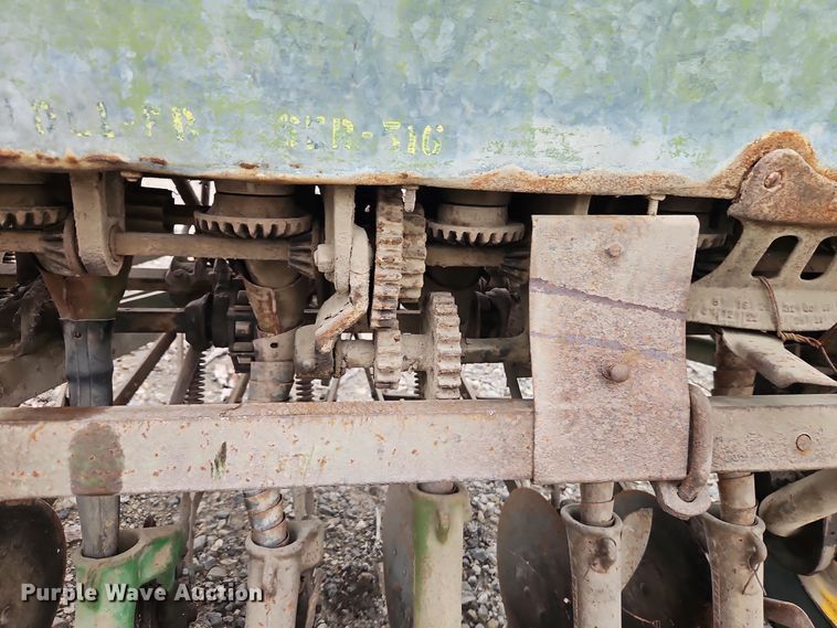 image for item EI8682 John Deere grain drill