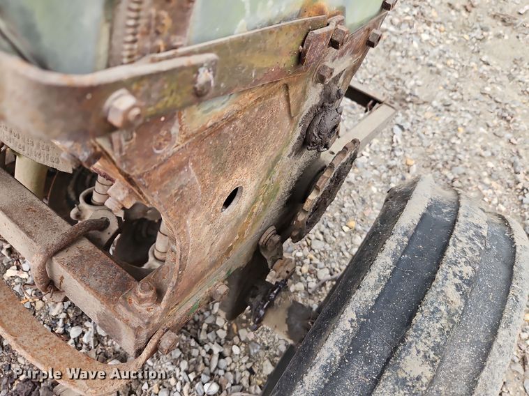 image for item EI8682 John Deere grain drill