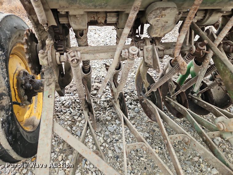 image for item EI8682 John Deere grain drill