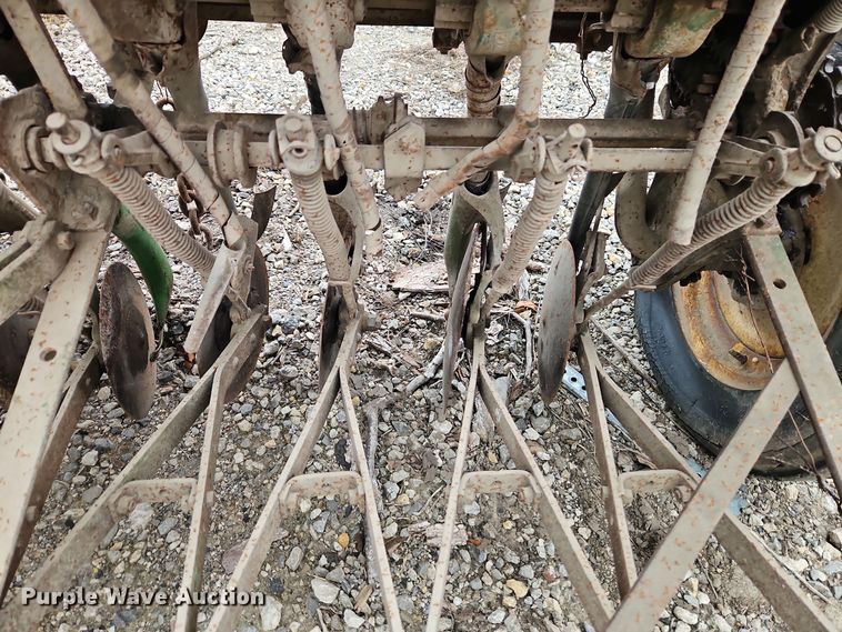 image for item EI8682 John Deere grain drill