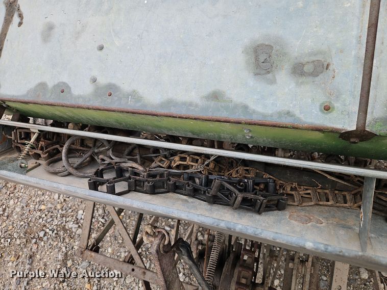 image for item EI8682 John Deere grain drill