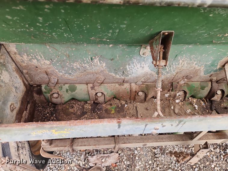 image for item EI8682 John Deere grain drill