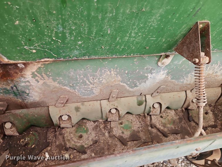 image for item EI8682 John Deere grain drill