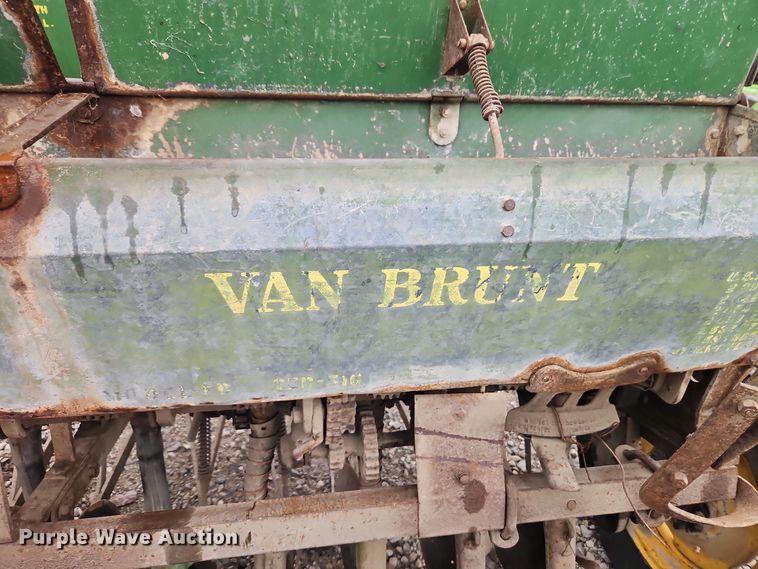 image for item EI8682 John Deere grain drill