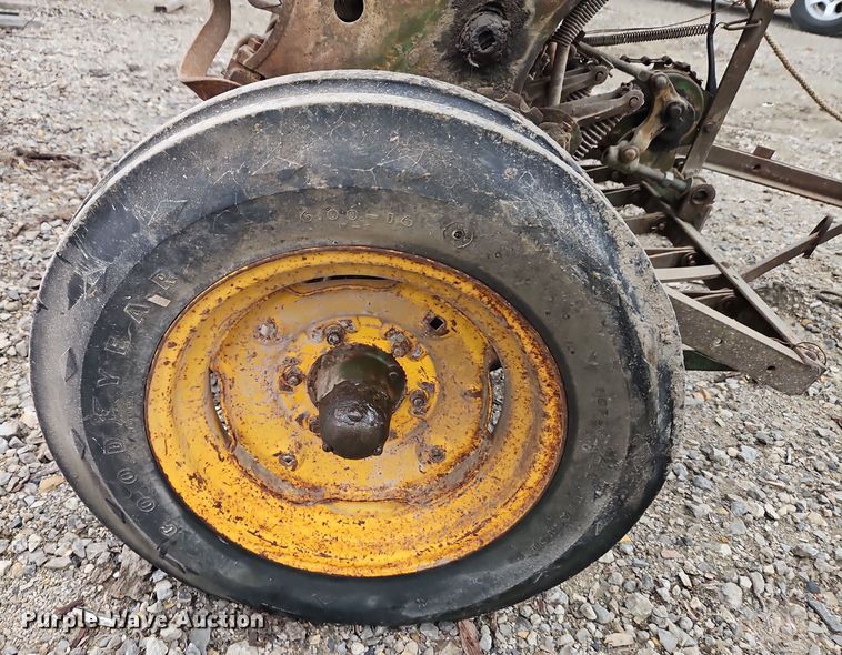 image for item EI8682 John Deere grain drill