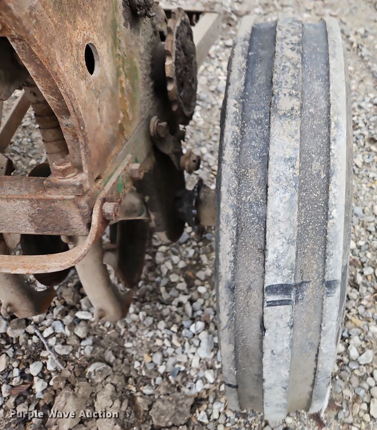 image for item EI8682 John Deere grain drill