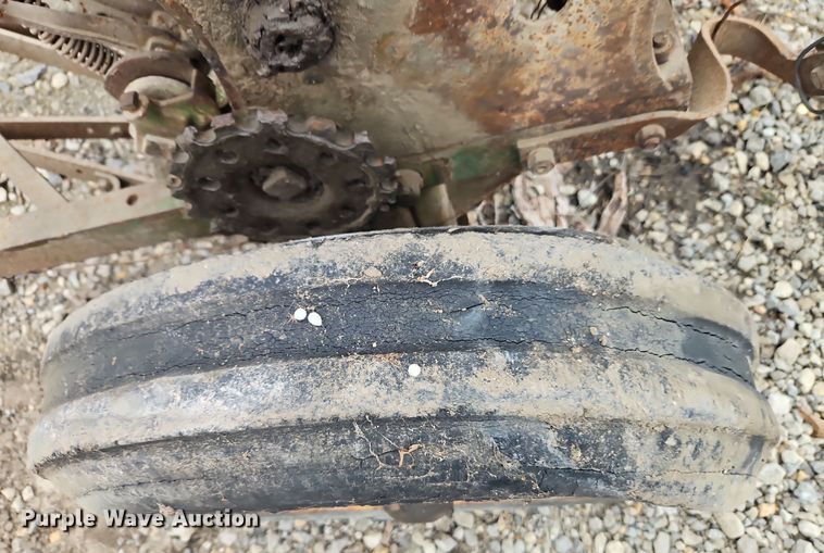 image for item EI8682 John Deere grain drill