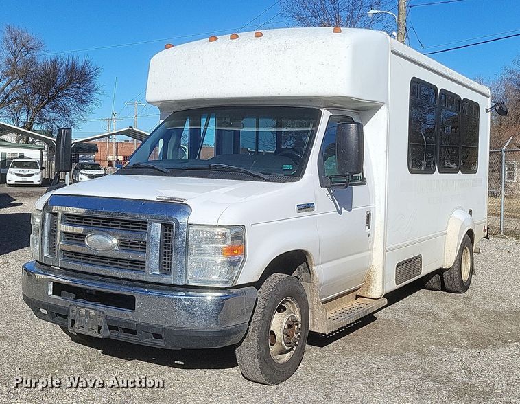 image for item EJ8145 2016 Goshen E350 Super Duty  shuttle bus