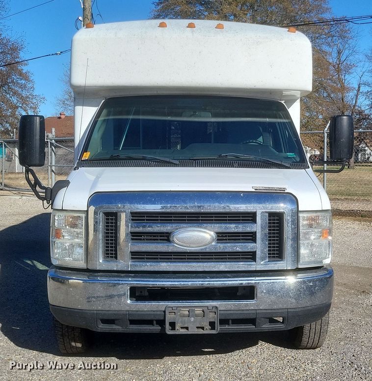 image for item EJ8145 2016 Goshen E350 Super Duty  shuttle bus