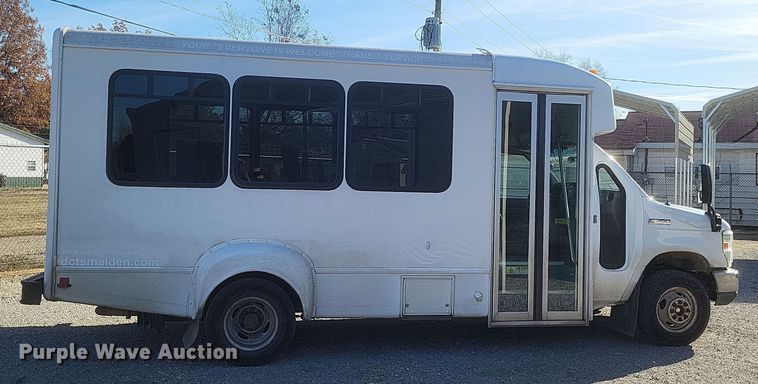 image for item EJ8145 2016 Goshen E350 Super Duty  shuttle bus