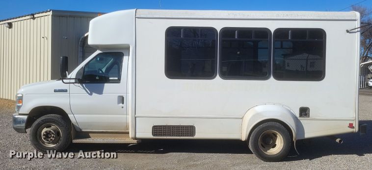 image for item EJ8145 2016 Goshen E350 Super Duty  shuttle bus