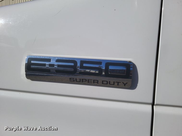 image for item EJ8145 2016 Goshen E350 Super Duty  shuttle bus