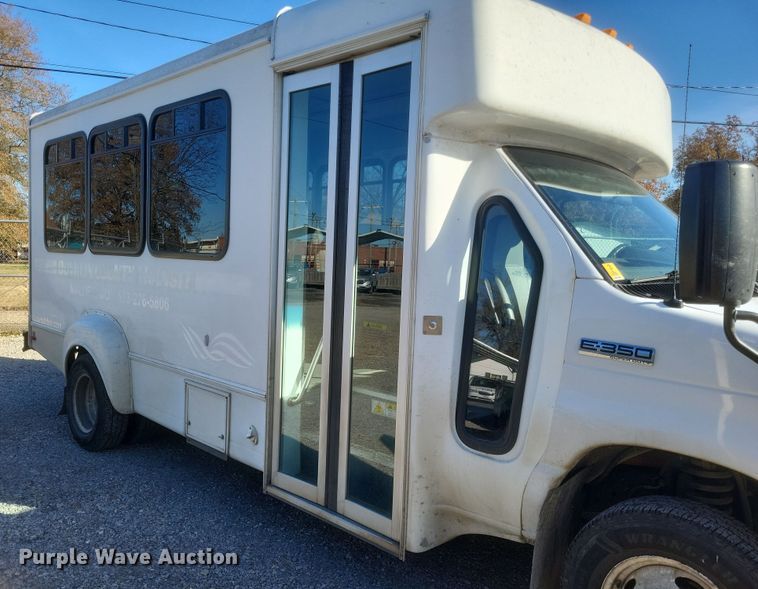 image for item EJ8145 2016 Goshen E350 Super Duty  shuttle bus
