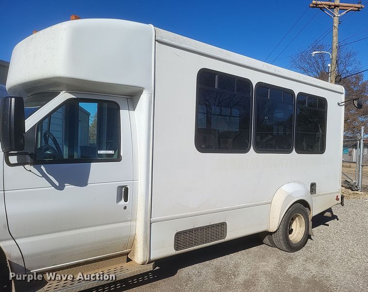 image for item EJ8145 2016 Goshen E350 Super Duty  shuttle bus