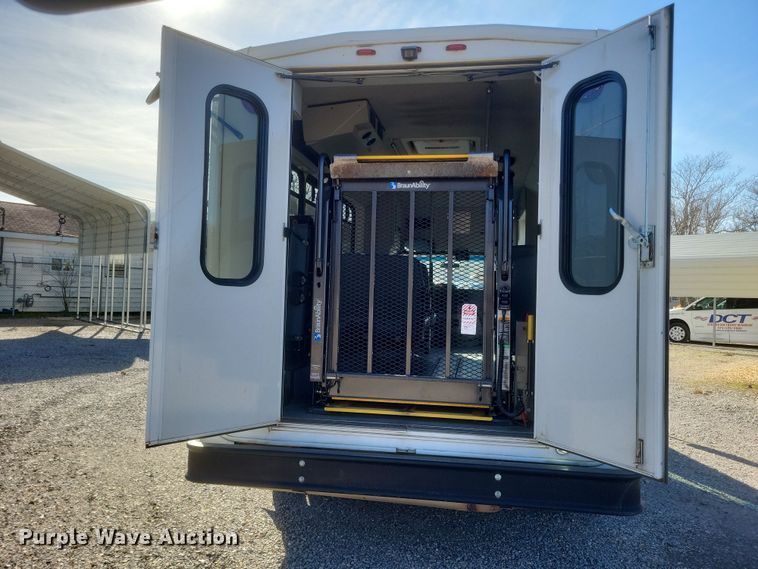 image for item EJ8145 2016 Goshen E350 Super Duty  shuttle bus