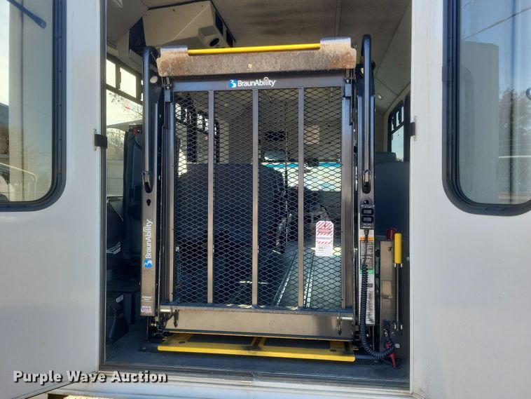 image for item EJ8145 2016 Goshen E350 Super Duty  shuttle bus