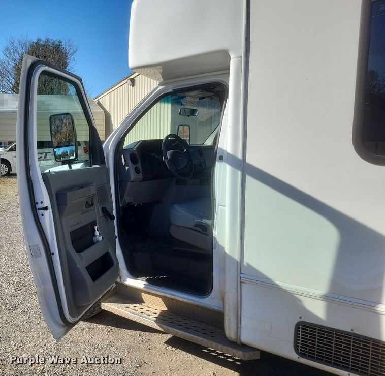 image for item EJ8145 2016 Goshen E350 Super Duty  shuttle bus