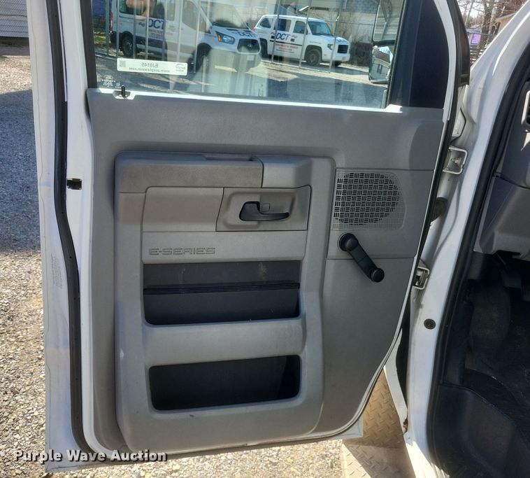 image for item EJ8145 2016 Goshen E350 Super Duty  shuttle bus