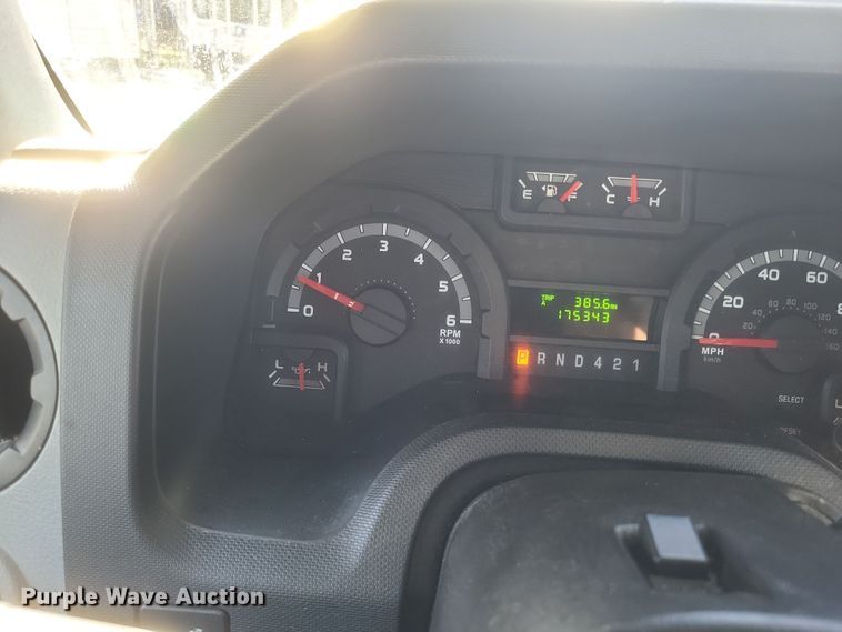 image for item EJ8145 2016 Goshen E350 Super Duty  shuttle bus