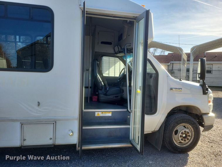 image for item EJ8145 2016 Goshen E350 Super Duty  shuttle bus