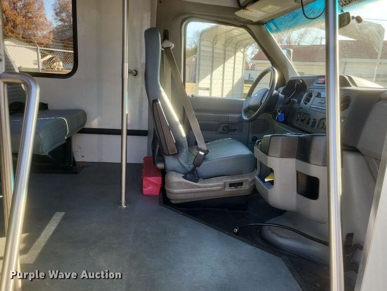 image for item EJ8145 2016 Goshen E350 Super Duty  shuttle bus