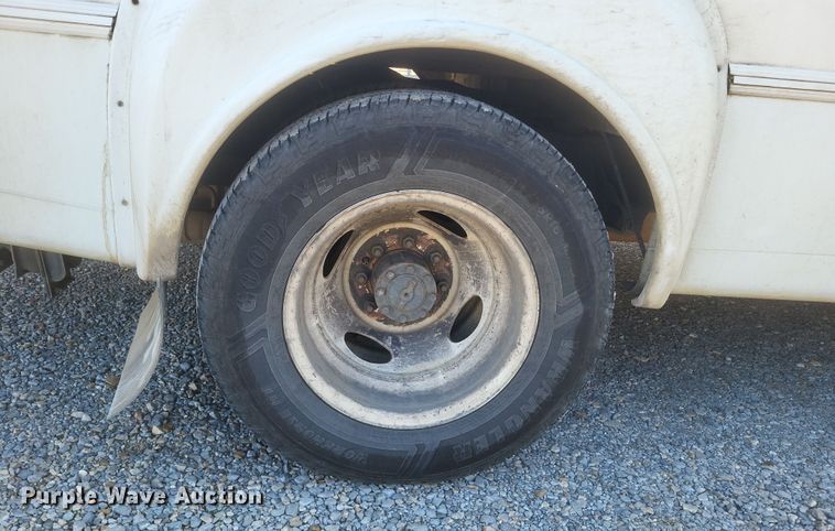 image for item EJ8145 2016 Goshen E350 Super Duty  shuttle bus