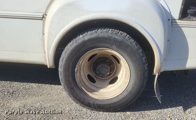 image for item EJ8145 2016 Goshen E350 Super Duty  shuttle bus