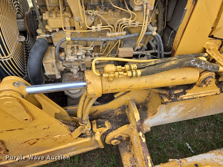 image for item EQ2534 Caterpillar D5G LGP dozer