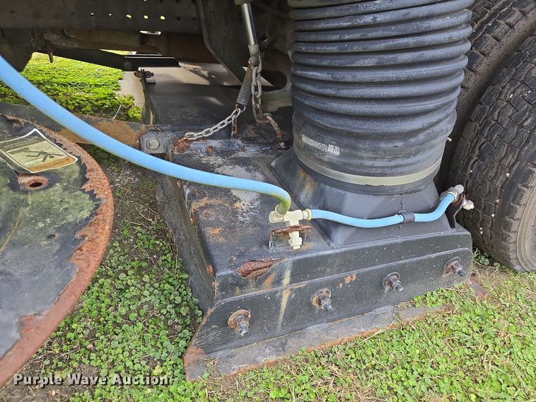 image for item EQ2535 2009 GMC W5500 street sweeper truck