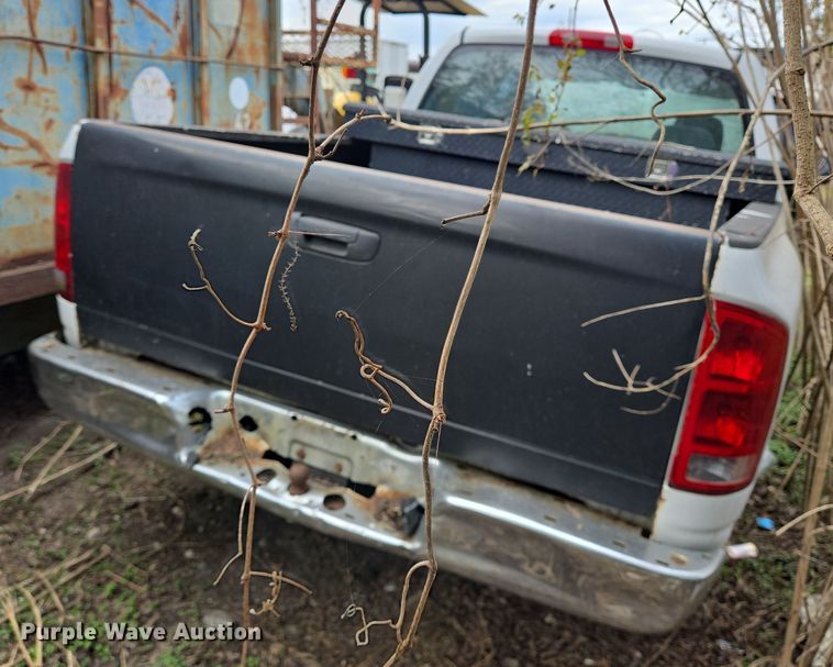 image for item EQ2556 2004 Dodge Ram 1500 Quad Cab pickup truck