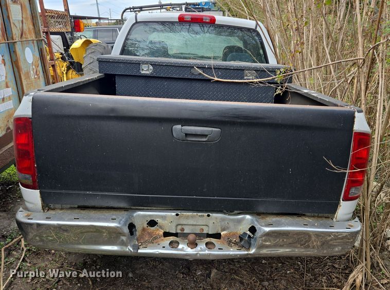 image for item EQ2556 2004 Dodge Ram 1500 Quad Cab pickup truck