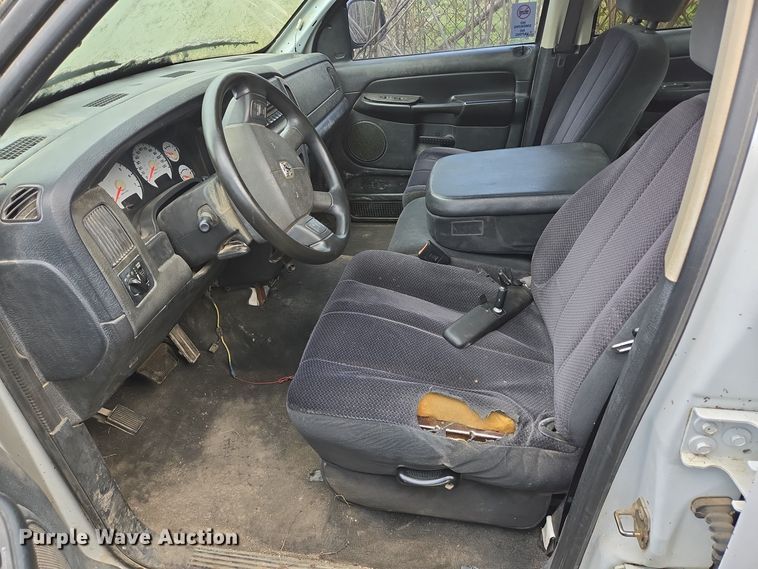 image for item EQ2556 2004 Dodge Ram 1500 Quad Cab pickup truck