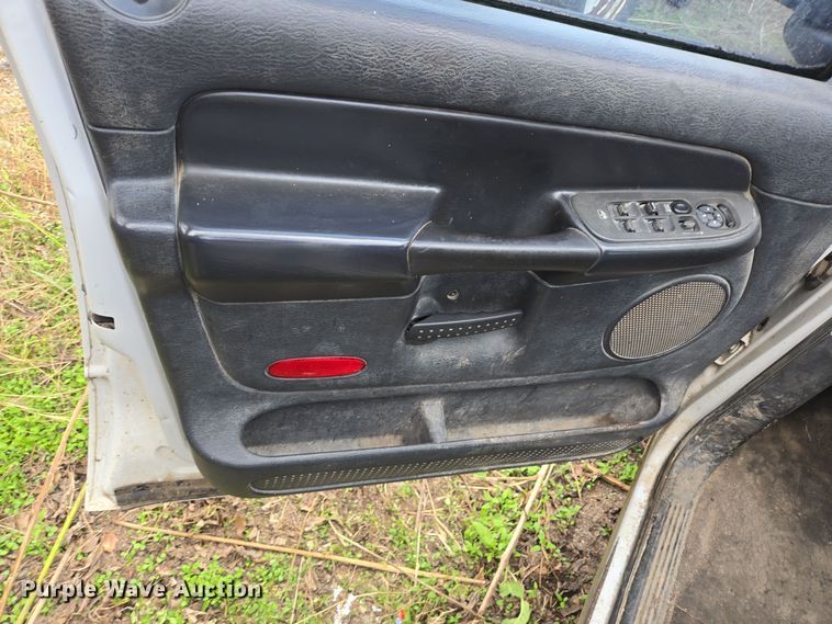 image for item EQ2556 2004 Dodge Ram 1500 Quad Cab pickup truck