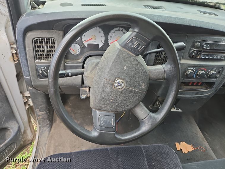 image for item EQ2556 2004 Dodge Ram 1500 Quad Cab pickup truck