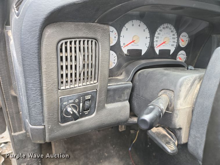 image for item EQ2556 2004 Dodge Ram 1500 Quad Cab pickup truck