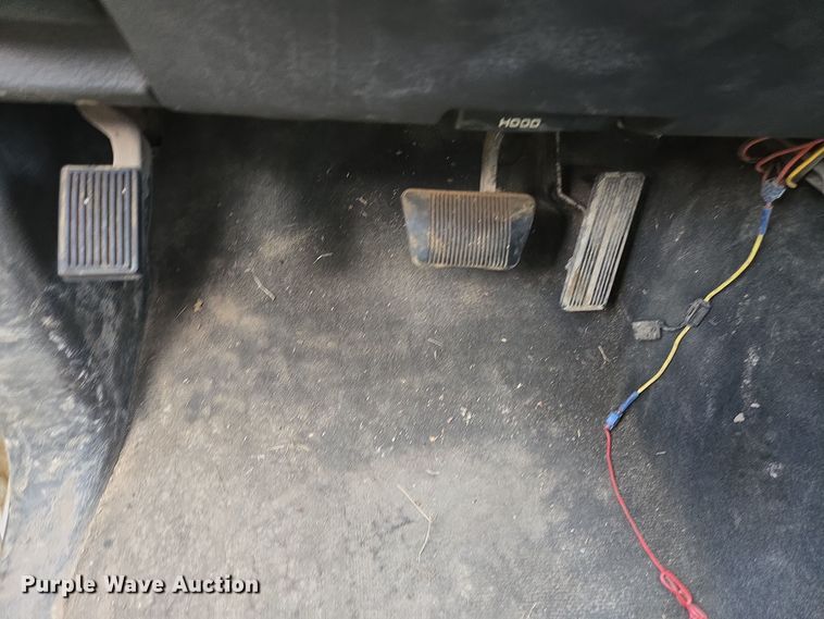 image for item EQ2556 2004 Dodge Ram 1500 Quad Cab pickup truck