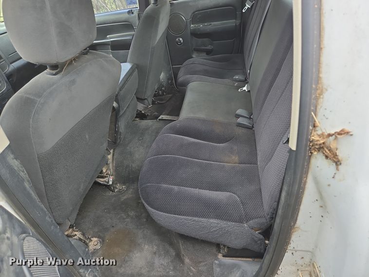 image for item EQ2556 2004 Dodge Ram 1500 Quad Cab pickup truck