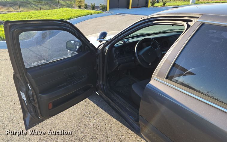 image for item EQ3667 2009 Ford Crown Victoria Police Interceptor 