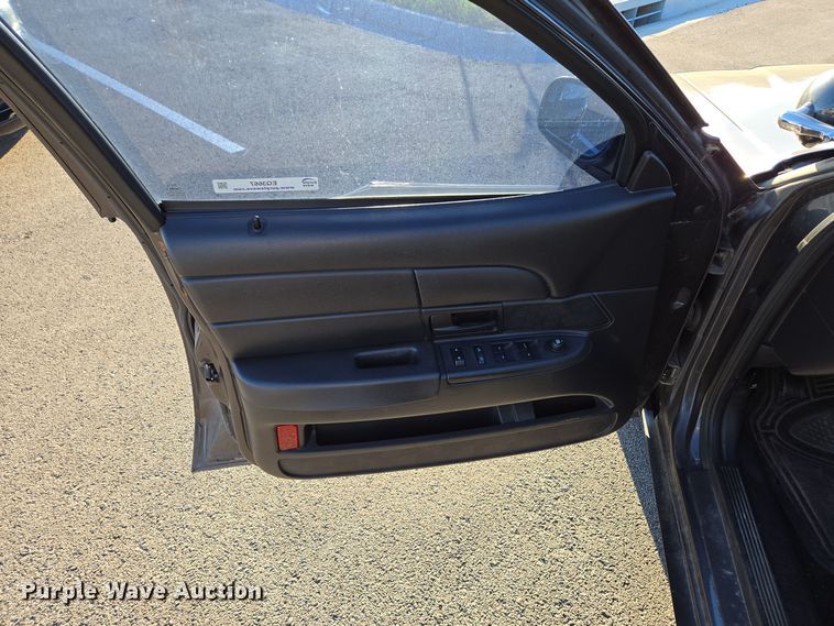 image for item EQ3667 2009 Ford Crown Victoria Police Interceptor 