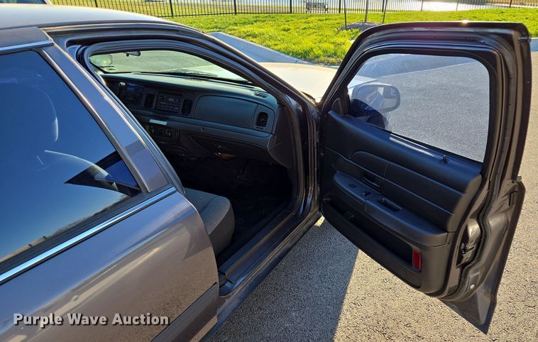 image for item EQ3667 2009 Ford Crown Victoria Police Interceptor 